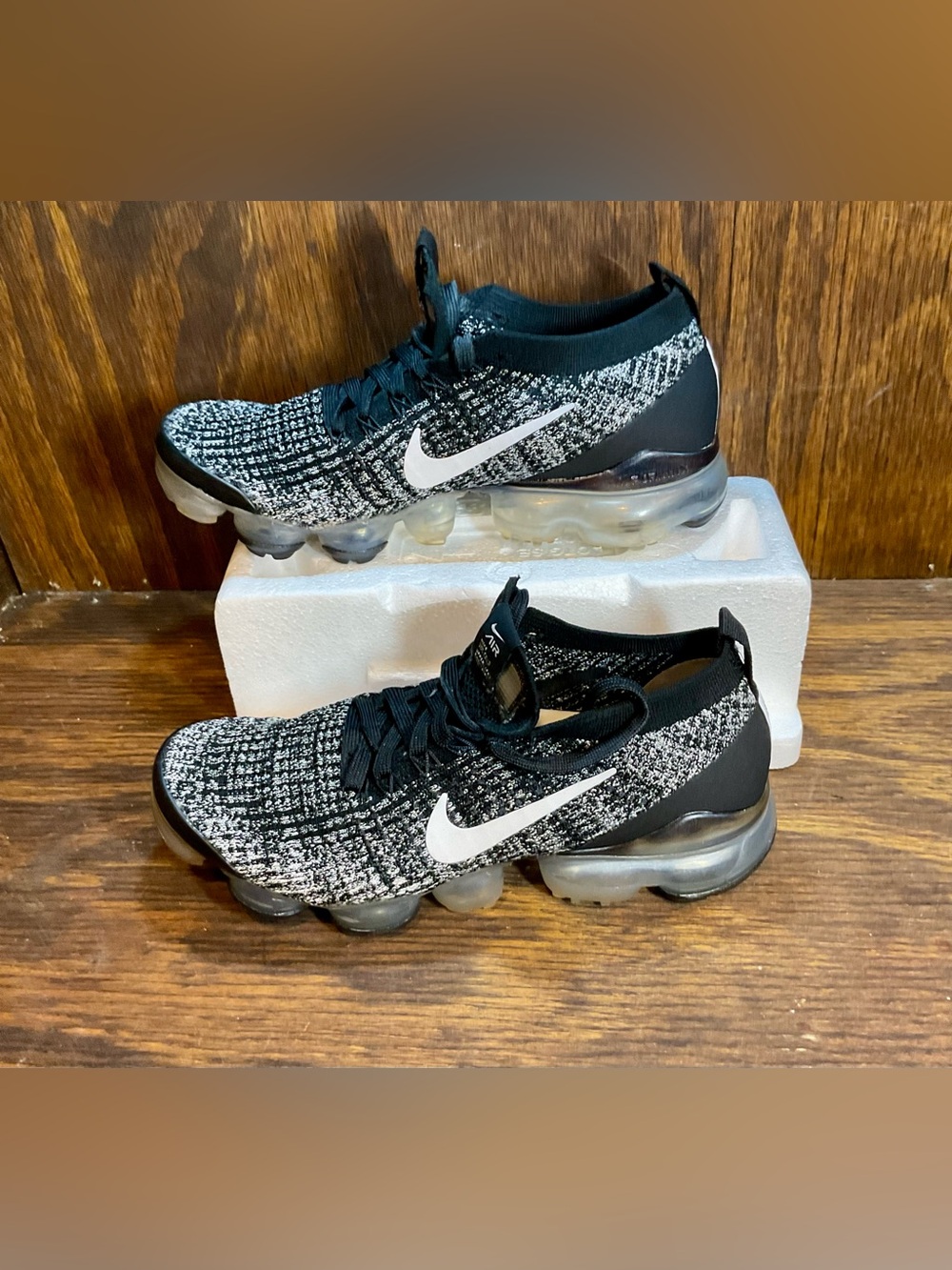 Nike Vapormax Flyknit Oreo Black Gray Running Athletic Shoes Womens 7.